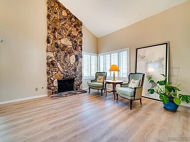 Foto del edificio - 377 Mainsail Rd