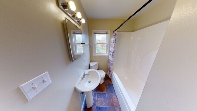 Foto del edificio - 3-Bedroom, 1-Bath Single-Family Home for Rent in Butler