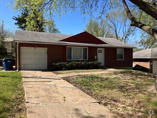 Building Photo - 8915 Hillview Ave