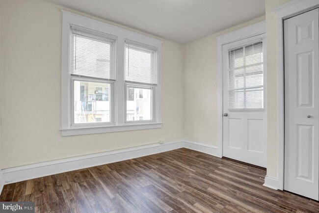 Building Photo - 117 24TH St