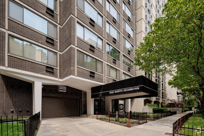 Entrada - 1330 N Dearborn