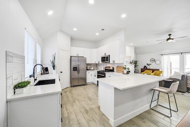 Building Photo - 12158 Bowsman Dr