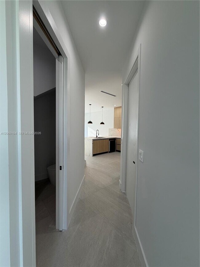 Foto del edificio - 4664 SW 32nd Ave