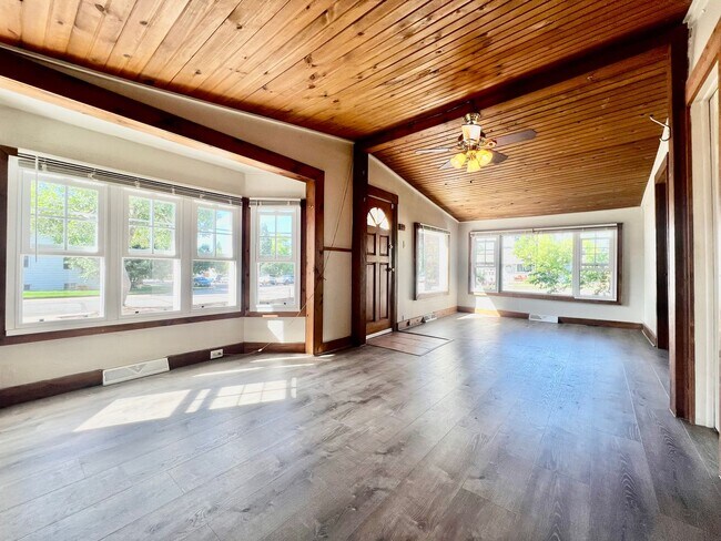 Photo - Fantastic House In Desirable Englewood Nei...