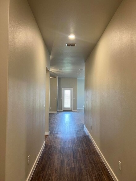 Building Photo - 2030 Kenwood Ave