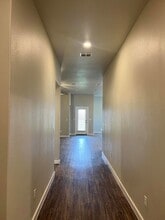 Building Photo - 2030 Kenwood Ave