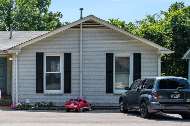 Photo - 4754 Trenton Dr Apartment