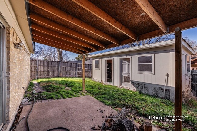 Building Photo - 3009 Shenandoah Dr