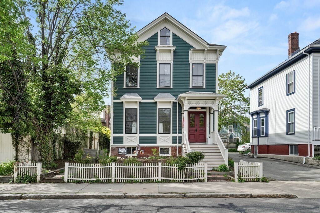 Primary Photo - 101 Walden St