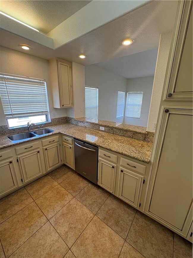 Building Photo - 1028 S Rossano Way