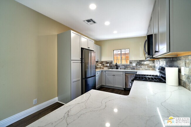 Building Photo - 51311 Avenida Velasco