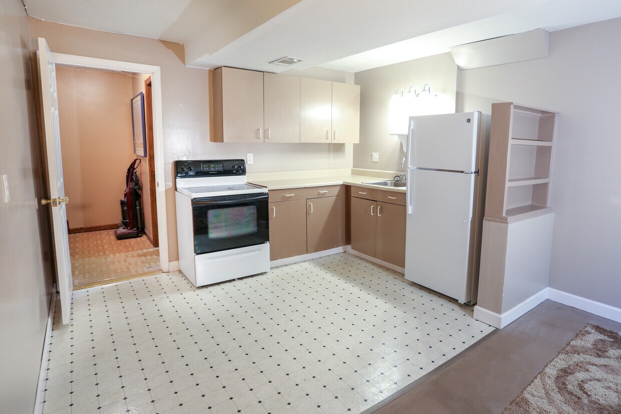 5516 NW Cimarron Dr Unit Lower, Parkville, MO 64152 Apartments 5516