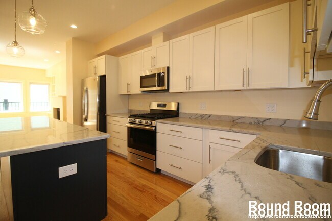 Building Photo - 120 Kenrick St