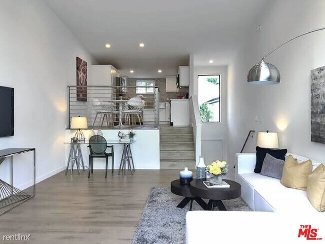 Foto del edificio - 2211 Griffith Park Blvd