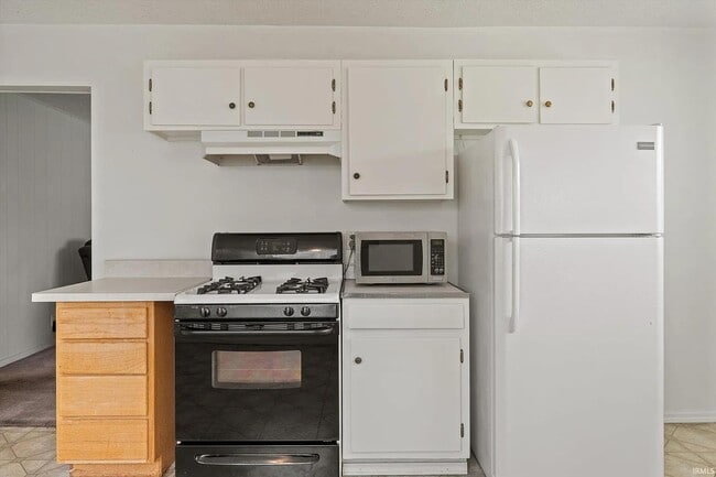 Building Photo - 609 S Middleboro Ave