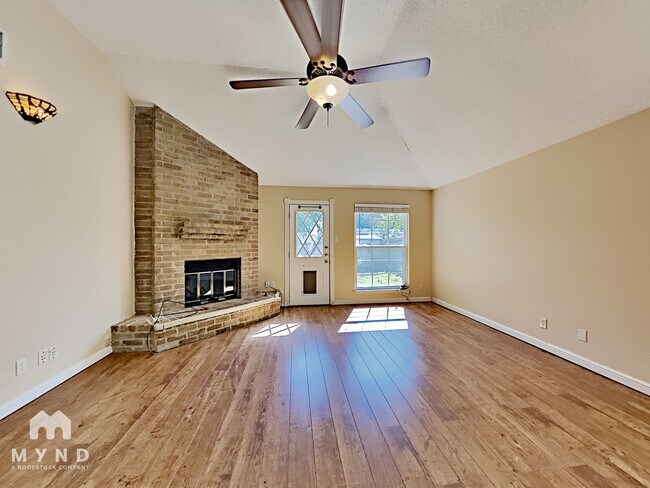Foto del edificio - 14605 Gold Fish Pond Ave