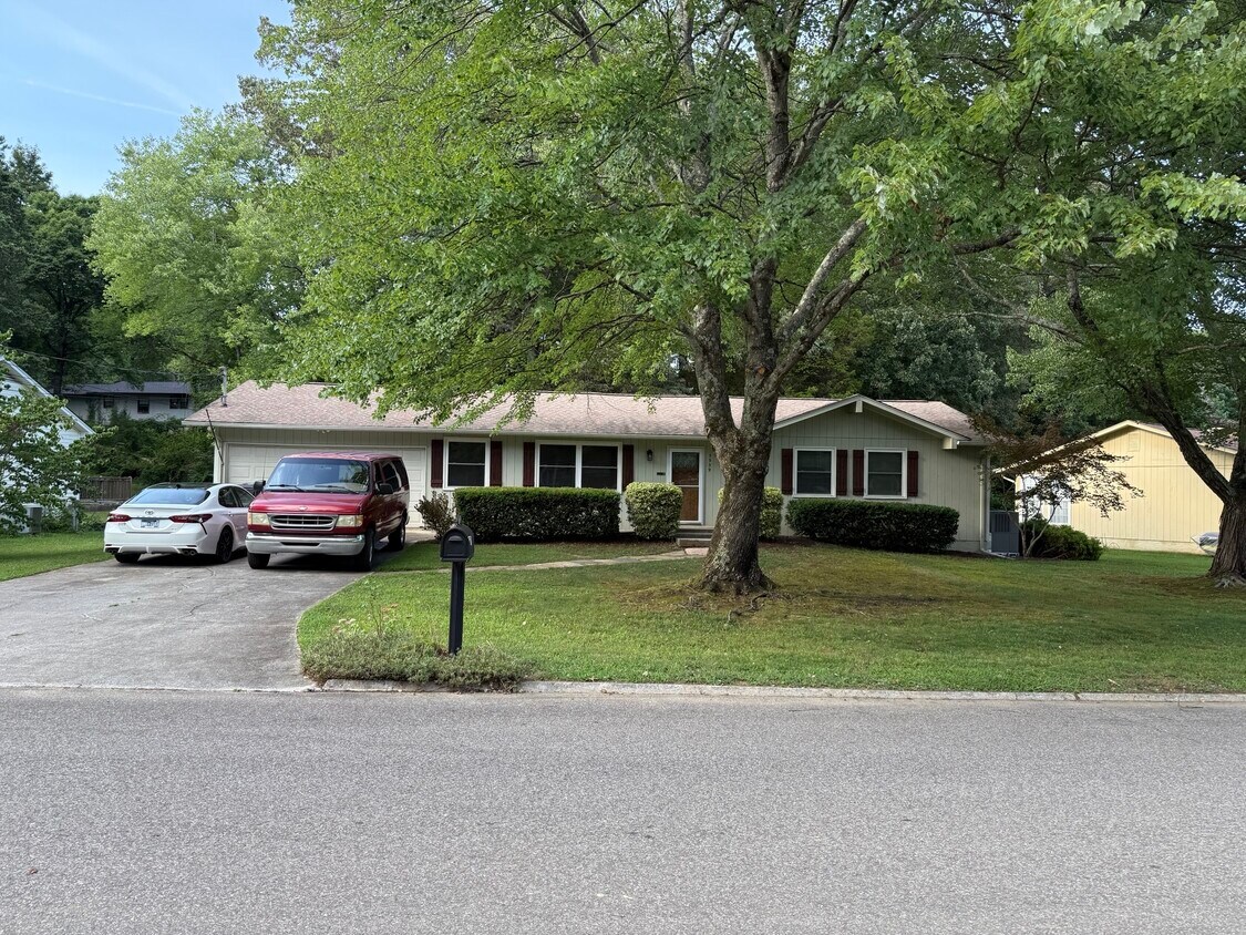 Foto principal - 5939 Westmere Dr