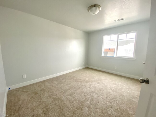 Building Photo - Room for Rent, 2.5 bath Townhome - 16188 S...