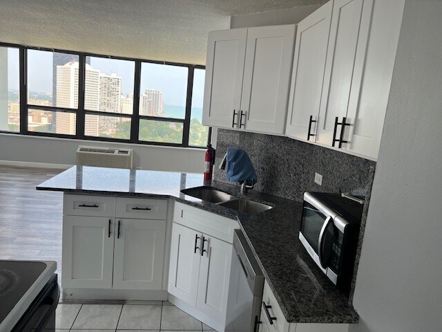 Foto del edificio - 5100 N Marine Dr