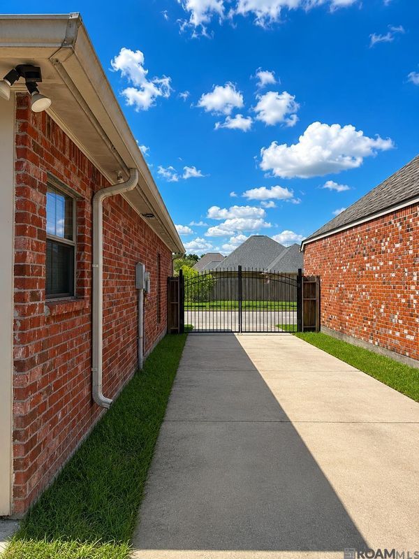 Building Photo - 40313 Coldwater Landing