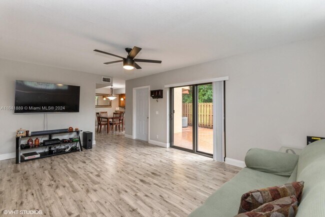 Foto del edificio - 8409 Trent Ct