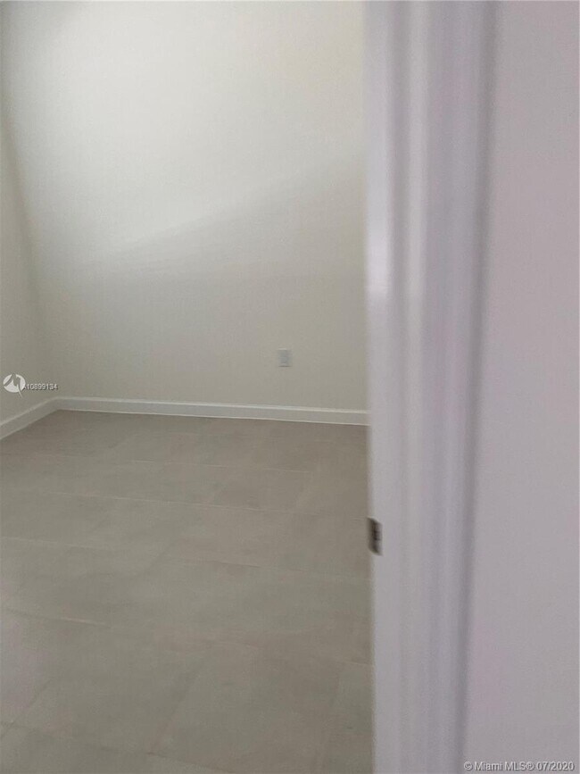 Foto del edificio - 20680 NE 7th Pl