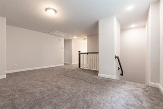 Building Photo - 16611 Highland Country Dr
