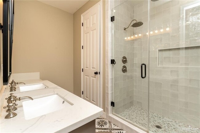 Building Photo - 10 W Alteza Dr