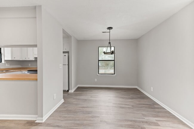 Building Photo - 165 Hummingbird Ave