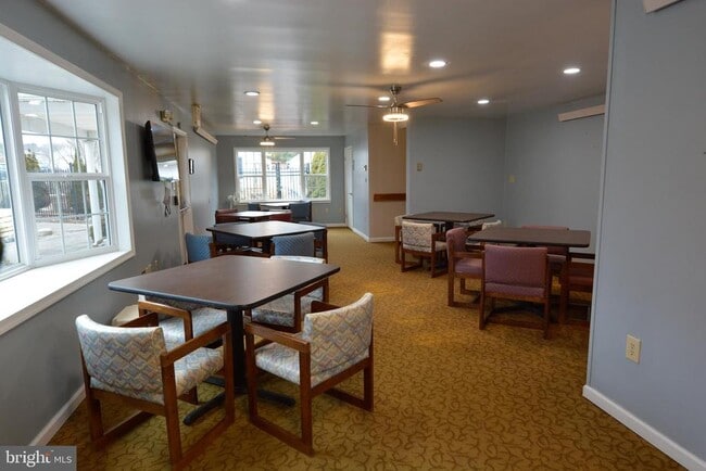 Building Photo - 13 1st St