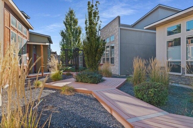 Foto del edificio - Verraso Village Townhomes