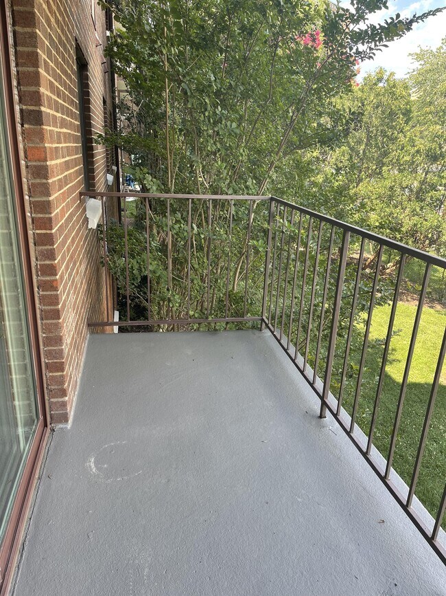 Foto del edificio - 6230 Edsall Rd