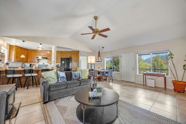 Foto del edificio - 323 Bodmer Ln