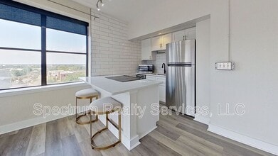 Building Photo - 311 W Ashley St
