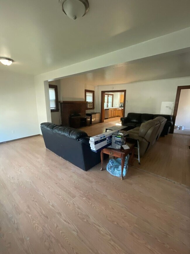 Foto del edificio - 926 Sylvan Ave