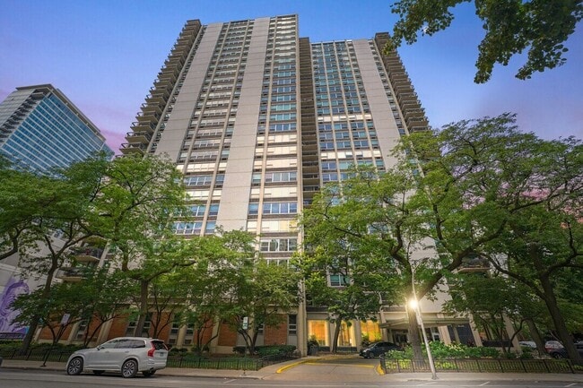 Building Photo - 1255 N Sandburg Terrace
