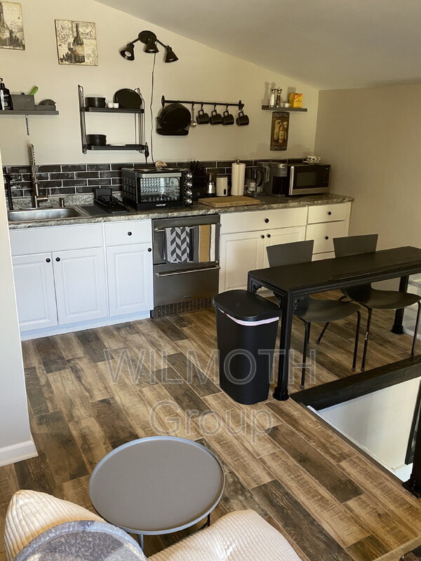 Photo - 1230 E Ohio St Apartment