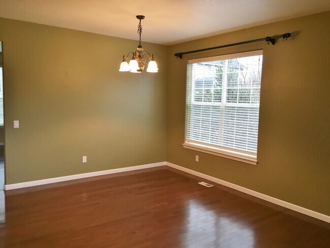 Foto del edificio - Lovely Spacious 4 Bedroom Home Located in ...