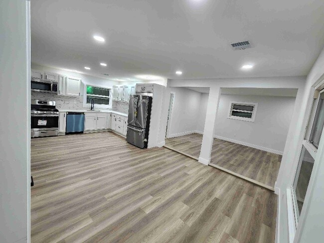 Building Photo - 51 Pinafore Ln