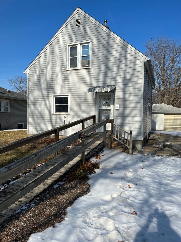 Foto principal - 3 Bedroom 2 Bathroom Home 1/2 OFF FIRST MO...