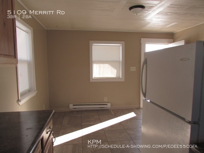 Foto del edificio - 3 BEDROOM | 2 BATH | HOUSE | WATER INCLUDED!