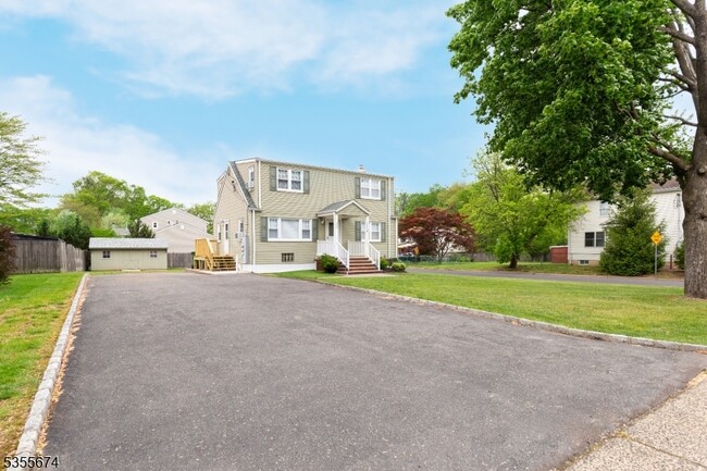 Building Photo - 200 Plainfield Rd