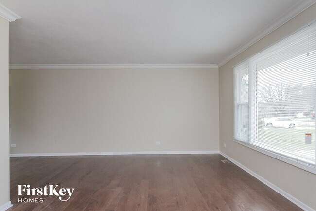 Building Photo - 6S124 Lakewood Dr