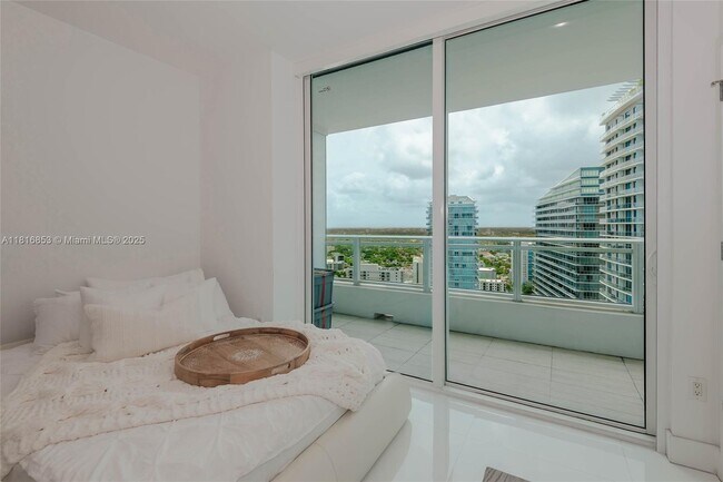 Building Photo - 1080 Brickell Ave