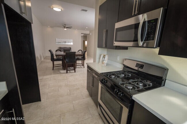 Building Photo - 1779 San Luis Dr