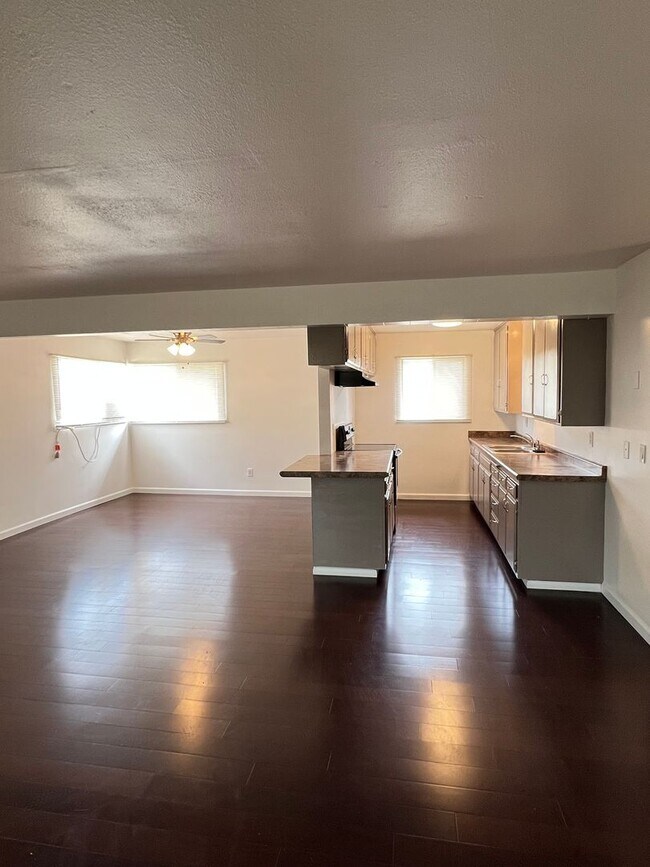 Foto del edificio - 4130 Hathaway Ave