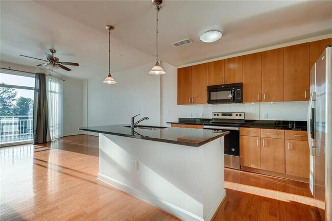 Building Photo - 711 Cosmopolitan Dr NE