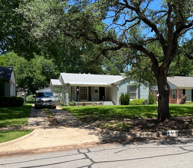 Foto del edificio - 2410 Clarinda Ave