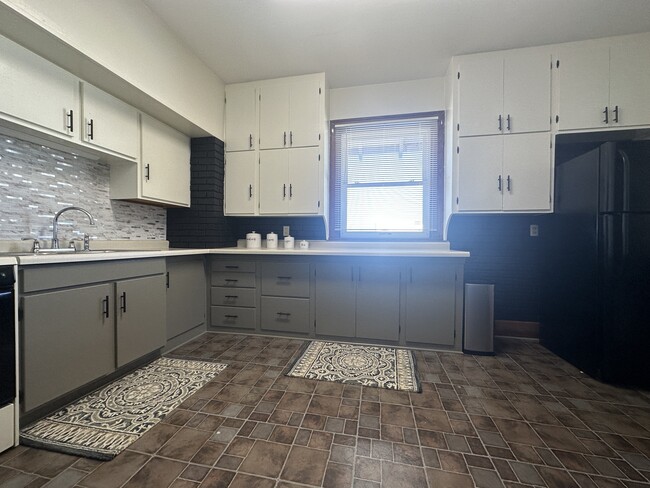 Kitchen - 123 Broadway St