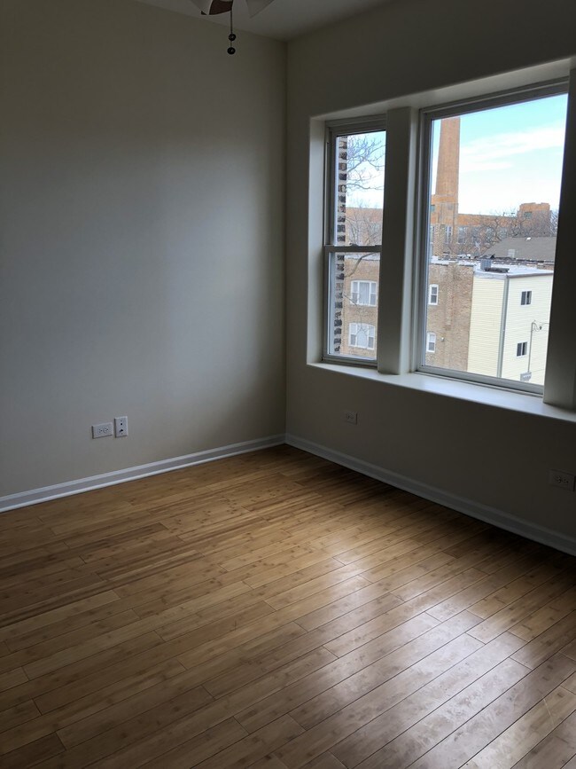 Foto del edificio - 4947 S Wabash 3